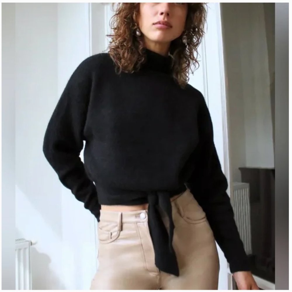 Aritzia Wilfred Black Lorin Tie Waist Alpaca/Wool Sweater